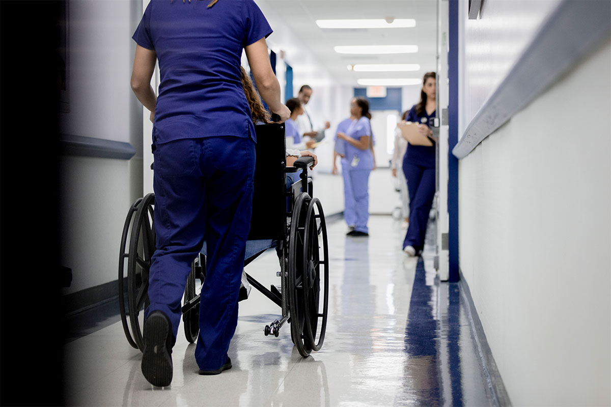 patients tech 01 0008 hospital istock 1207751765 2